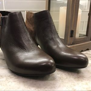 Easy Spirit Women’s Ankle Boots